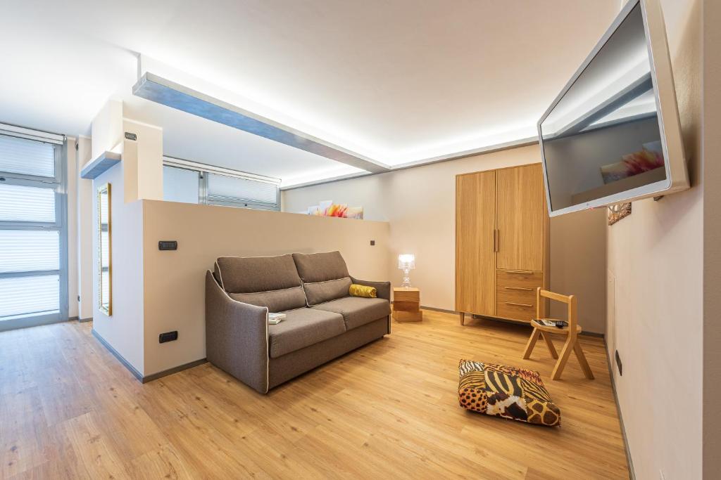 Room 176, Alba town - 3