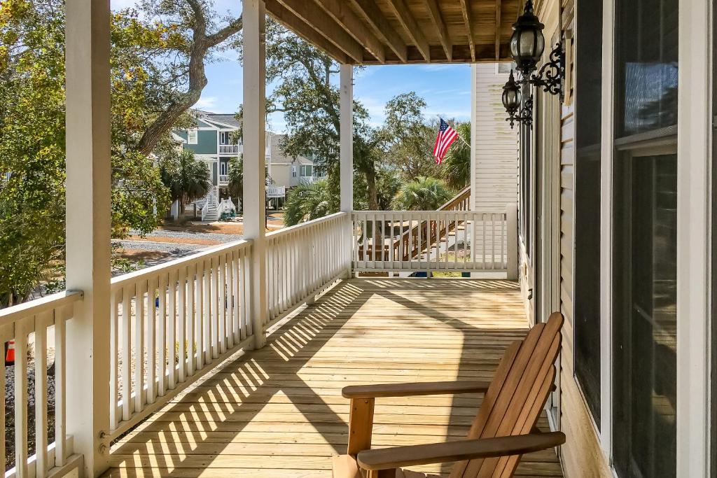 Lazy Dynamite, Oak Island