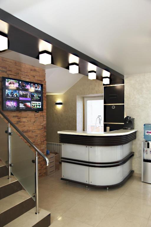 Front desk [24-hour]