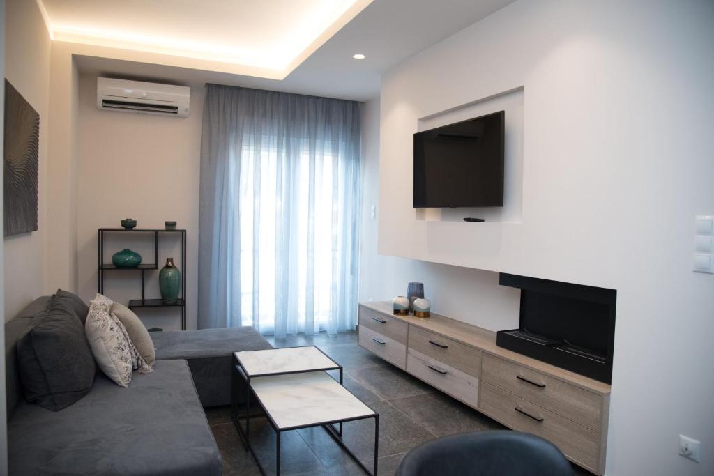 Loutraki Hidden Gem V, Loutraki