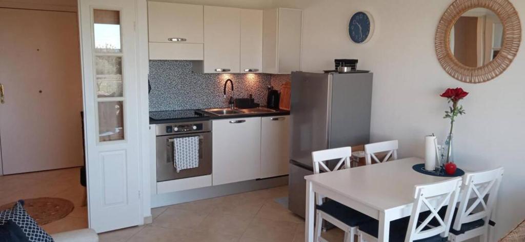 Feels like home JUAN FLORE - Air-conditioned furnished apartment with terrace & parking - 4
