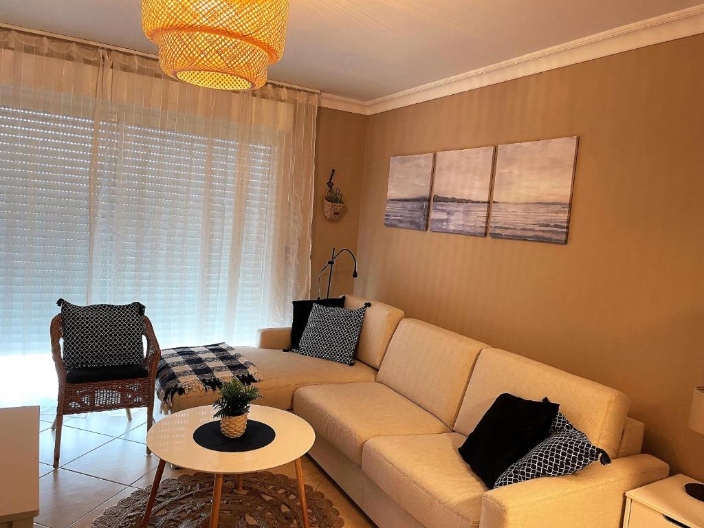 Feels like home JUAN FLORE - Air-conditioned furnished apartment with terrace & parking - 2