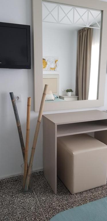 Hotel Sur — Hotel rooms in Cala Bona, Balearic Islands
