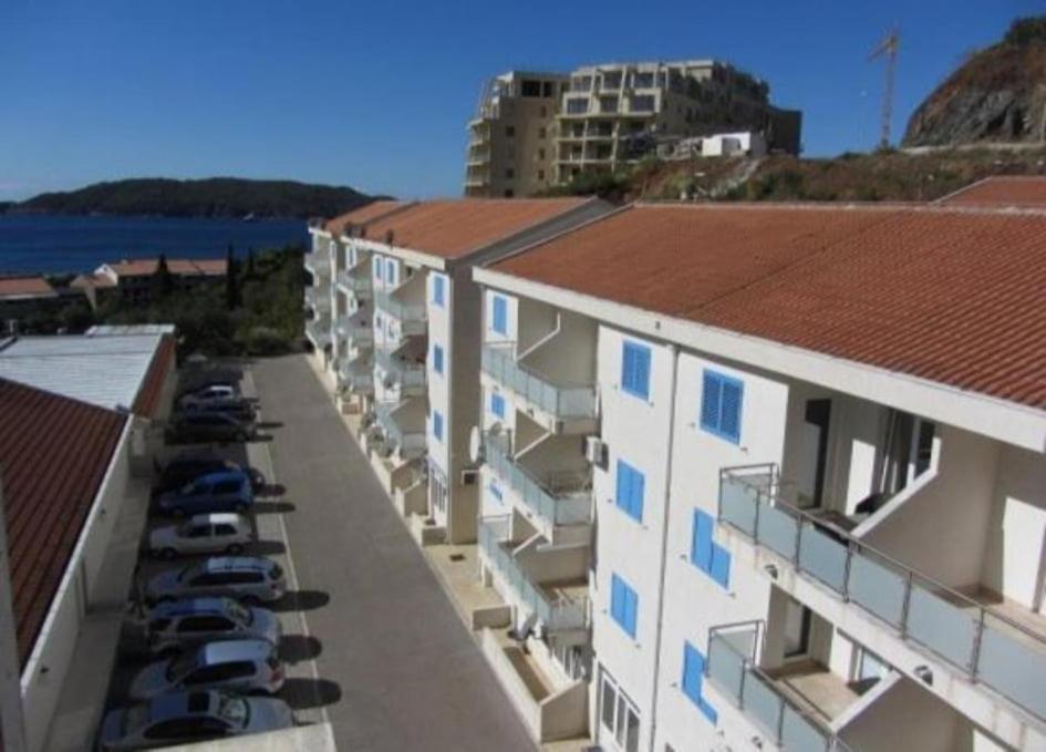 Irish Apartment Complex, Budva