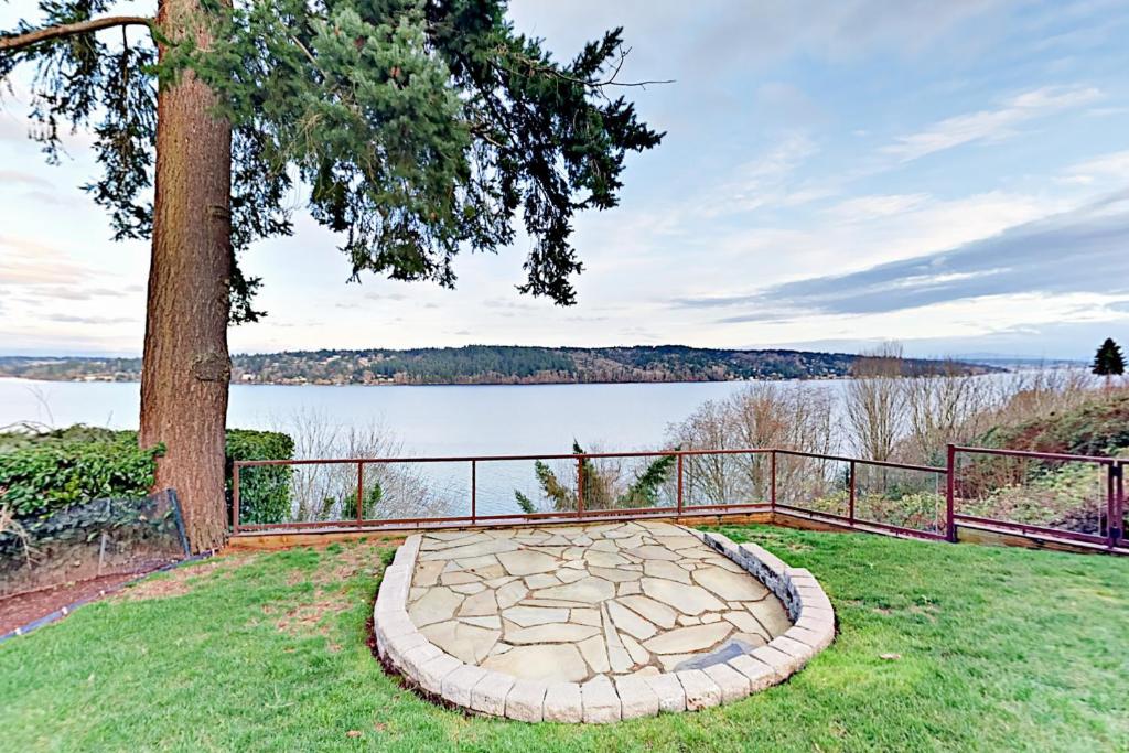 Stones Way, Lake Forest Park