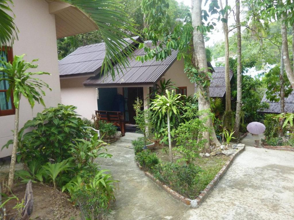 Garden, Aonang Green Park Bungalow in Krabi