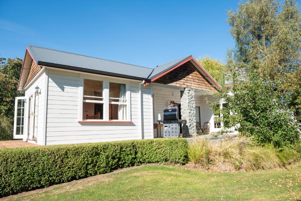 Exterior view, Mt John Homestead in Lake Tekapo
