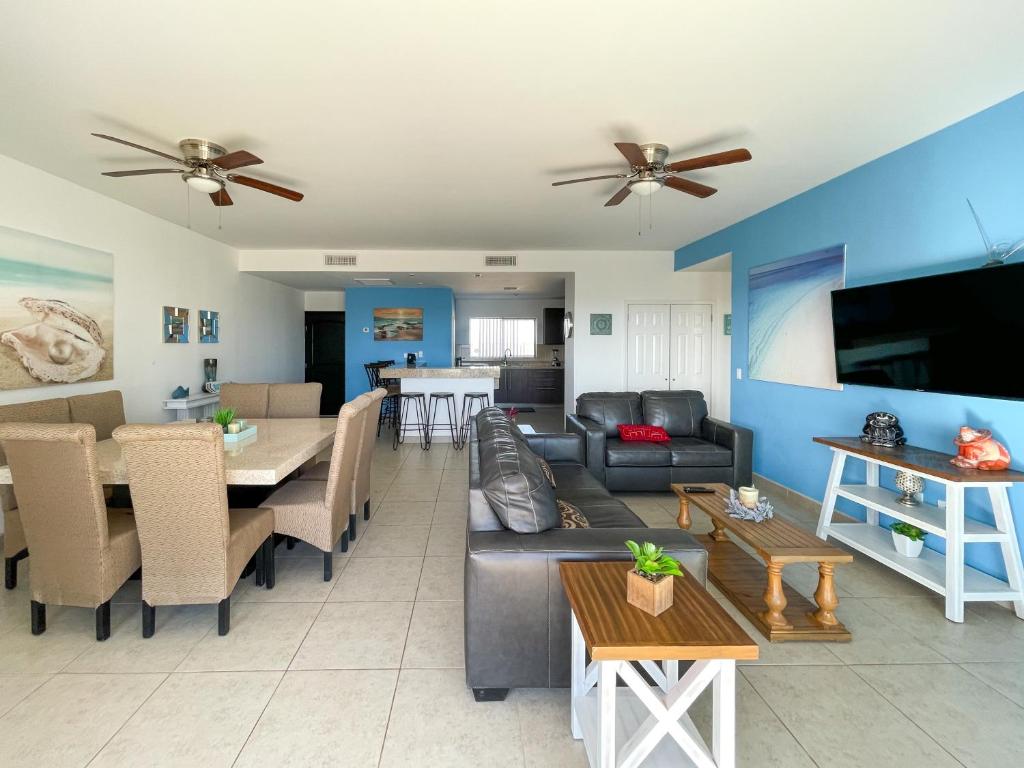 Admire Sea View From a Stunning Condo by Premium photo