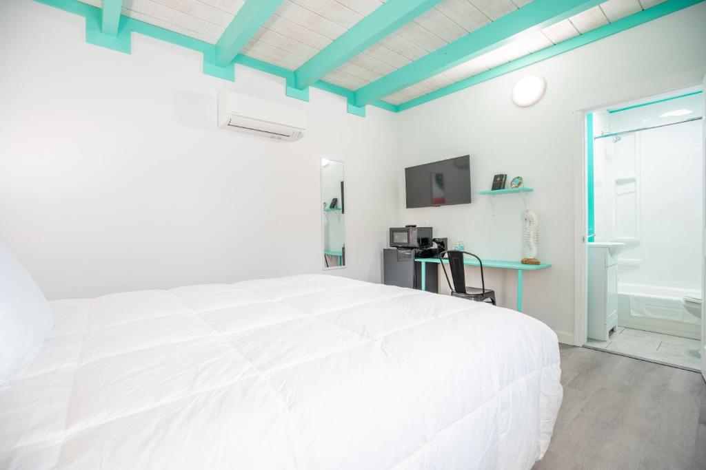 Salt Air Inn & Suites photo