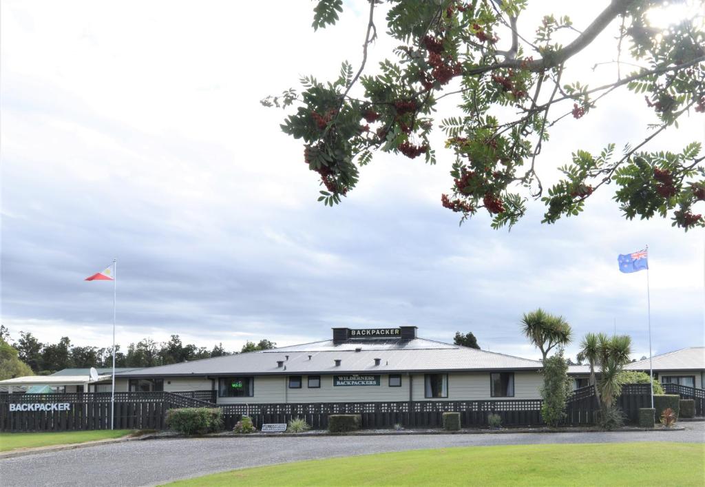 Wilderness Backpackers — Hotel in Haast