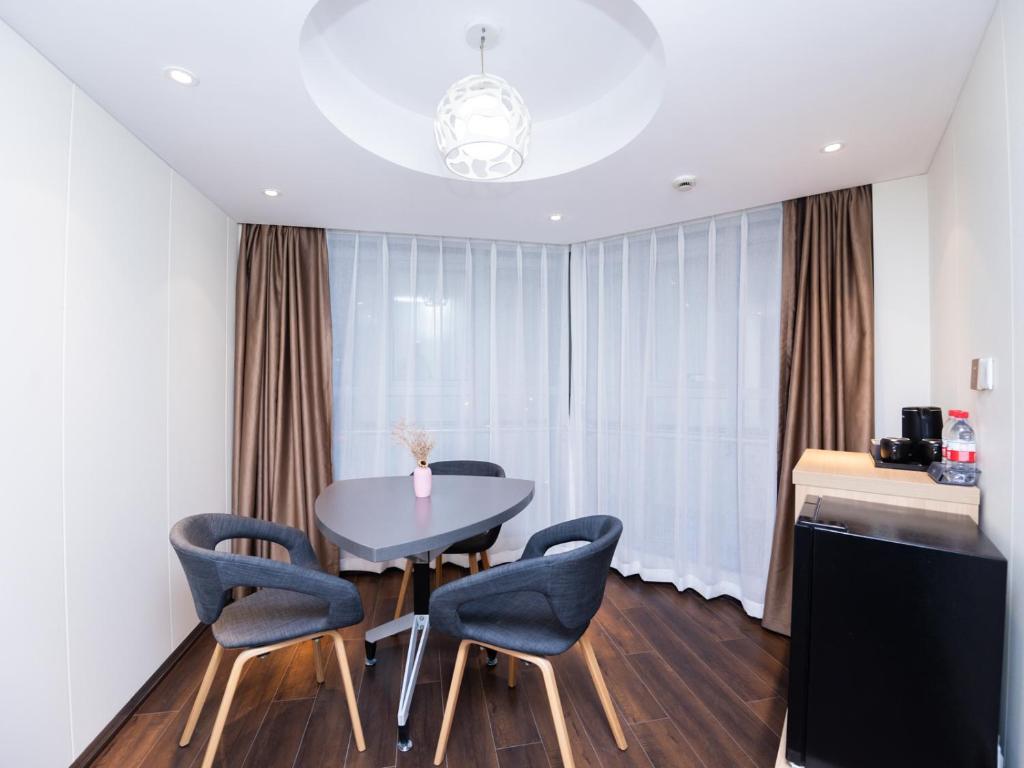 2. 컨트리 인앤스위..