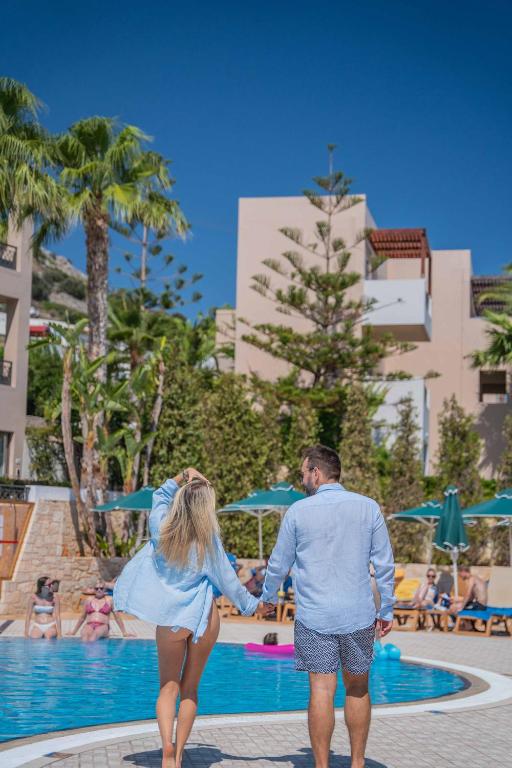 Grand Hotel Holiday Resort — Swimming pool in Stalida