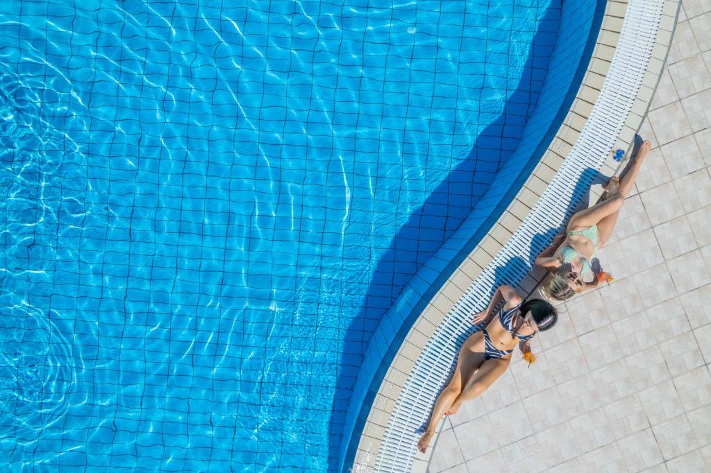 Grand Hotel Holiday Resort — Swimming pool in Stalida