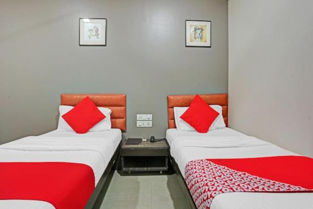Hotel Amfahh - Andheri West Railway Station photo
