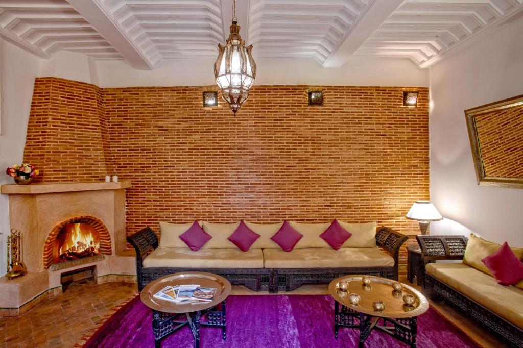 Riad Basim photo