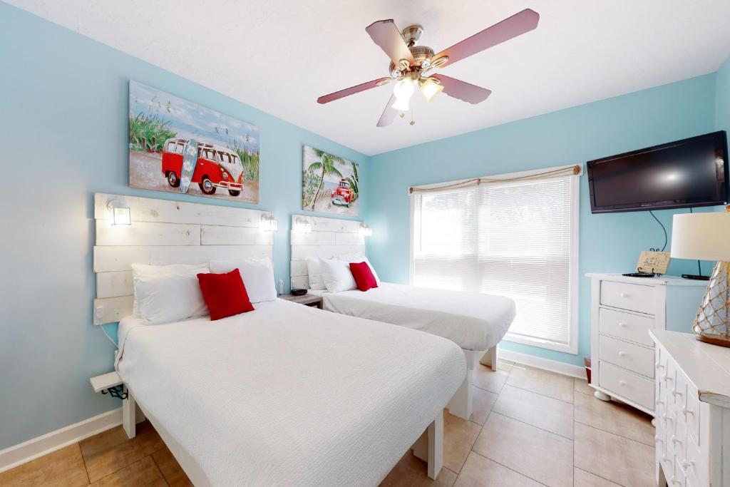 Terra Cotta: Tropical Dreams photo