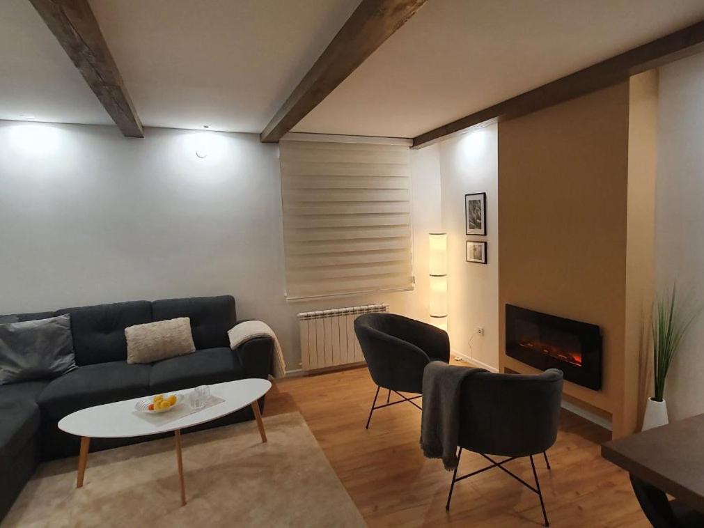 Apartment Kosuta F8 - 1