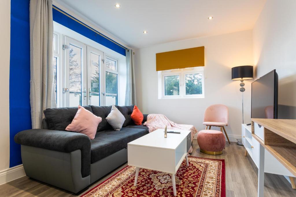 Beautiful 2 Bed Apartment in a quiet location in Hatfield- Near Galleria and University - Free Parki — Hotel in Welwyn Garden City