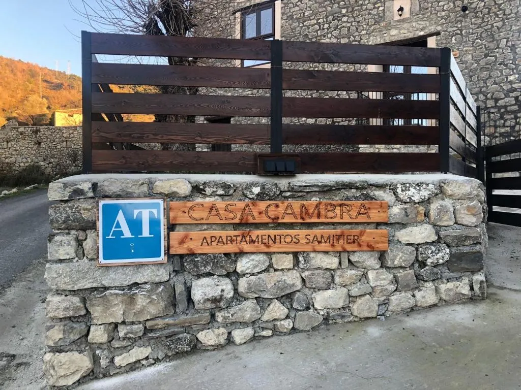Apartamentos Samitier Casa Cambra，位于Mediano的酒店