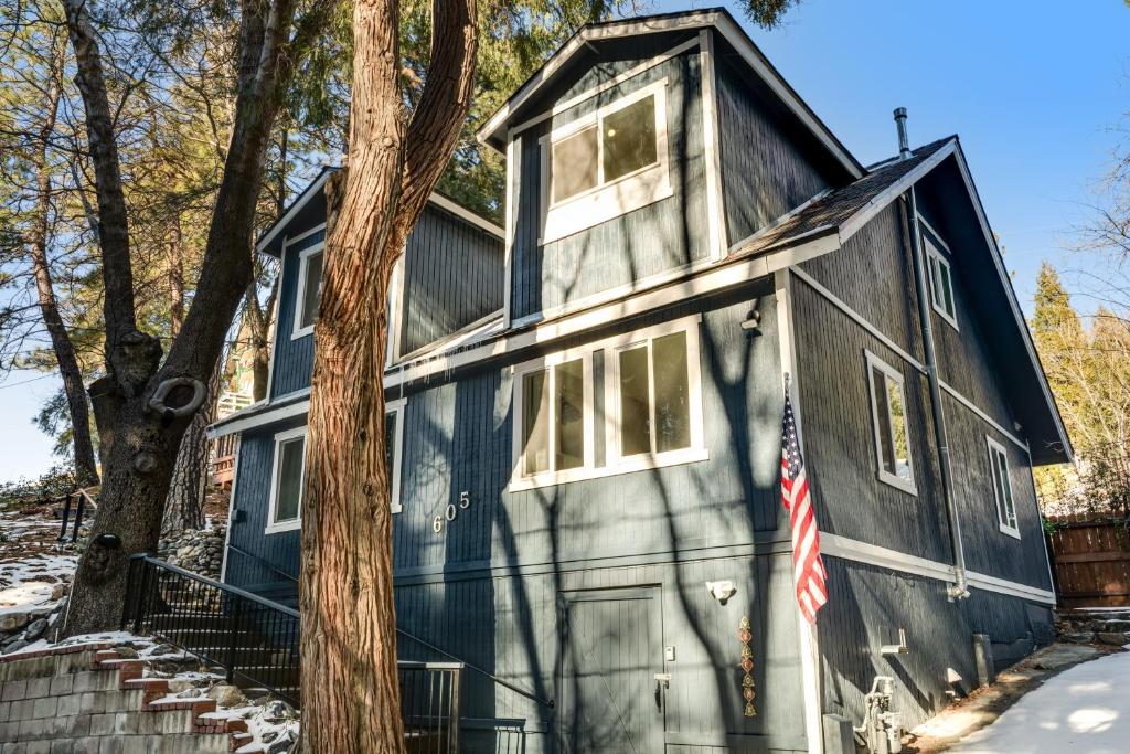 Four Bear Cabins in Crestline (CA) reviews, prices of Hotels