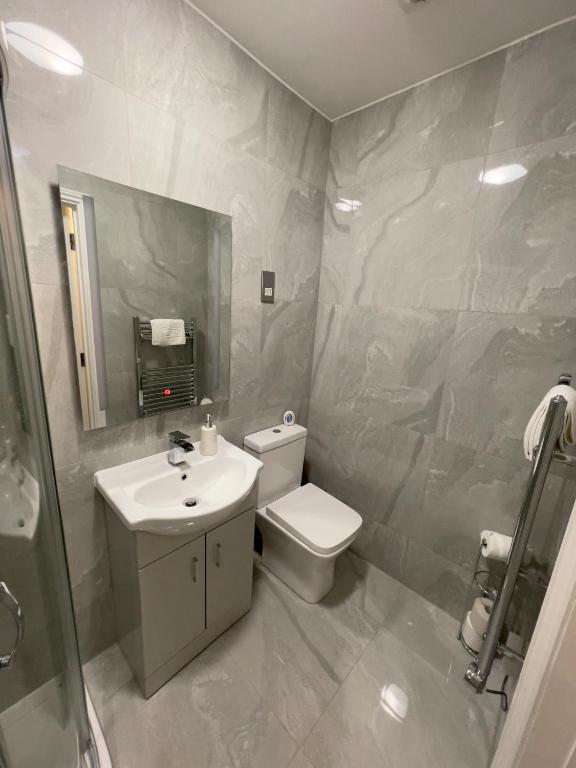 Beautiful 2 Bed Apartment in a quiet location in Hatfield- Near Galleria and University - Free Parki photo