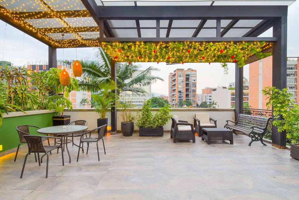 Camelot ApartaHotel — Hotel in Medellín