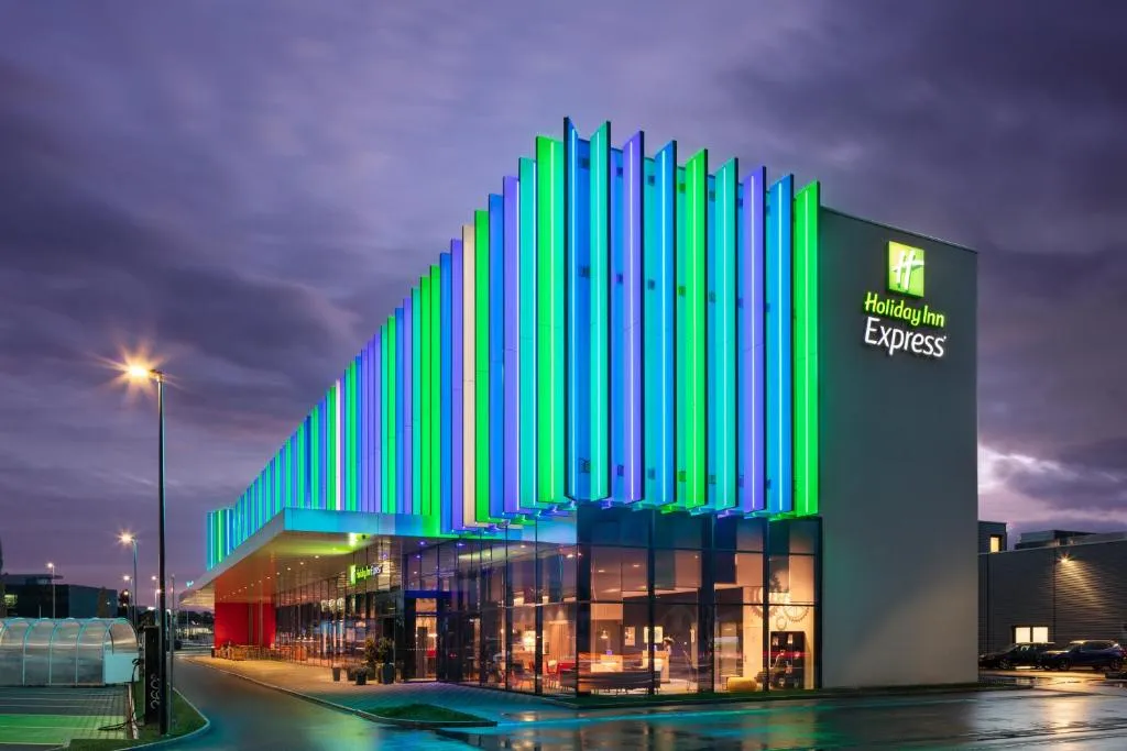 Holiday Inn Express - Aarburg - Oftringen by IHG，位于奥夫特林根的酒店