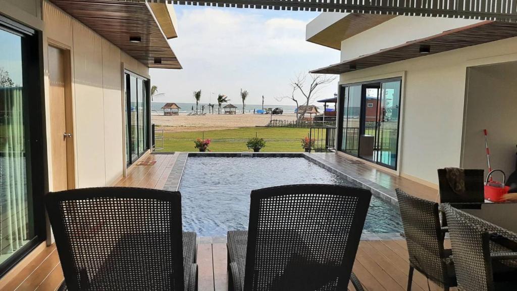 Lom Lay Beach Front Pool Villa Chaam, Huahin photo