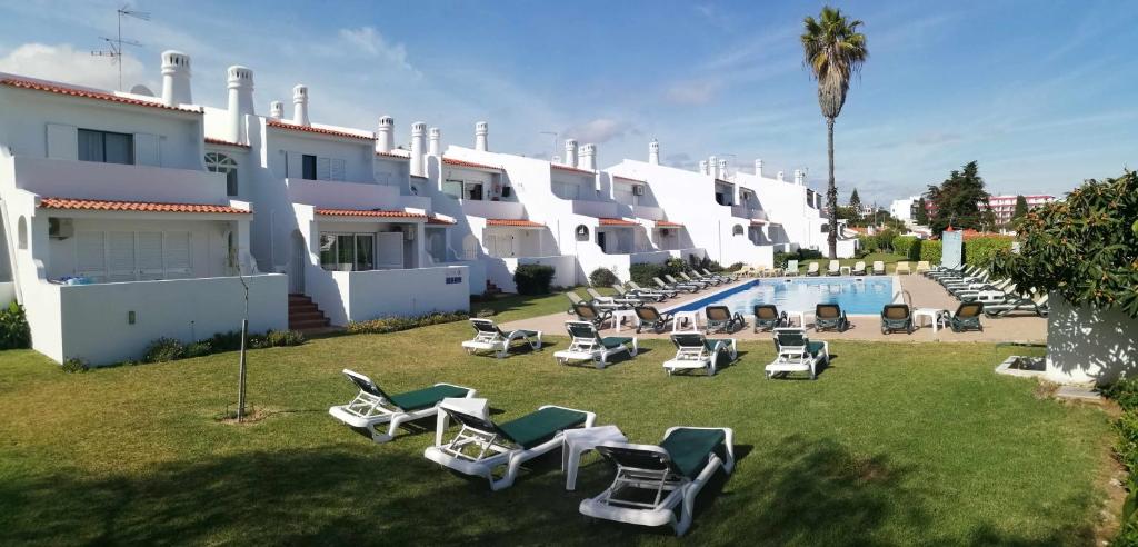 Oura Parque Apartamentos Turisticos — Hotel in Albufeira
