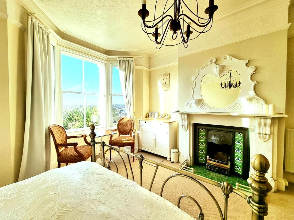 West Hill Retreat Edwardian Balcony Grand Ensuite & Free Offstreet Parking, Hastings