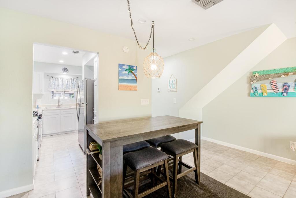 Beachwalk Condominiums 6F photo