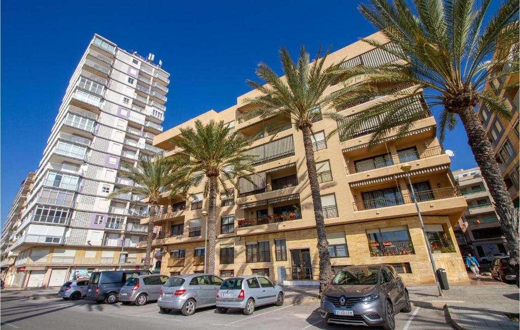 4 Bedroom Cozy Apartment In Santa Pola - 1