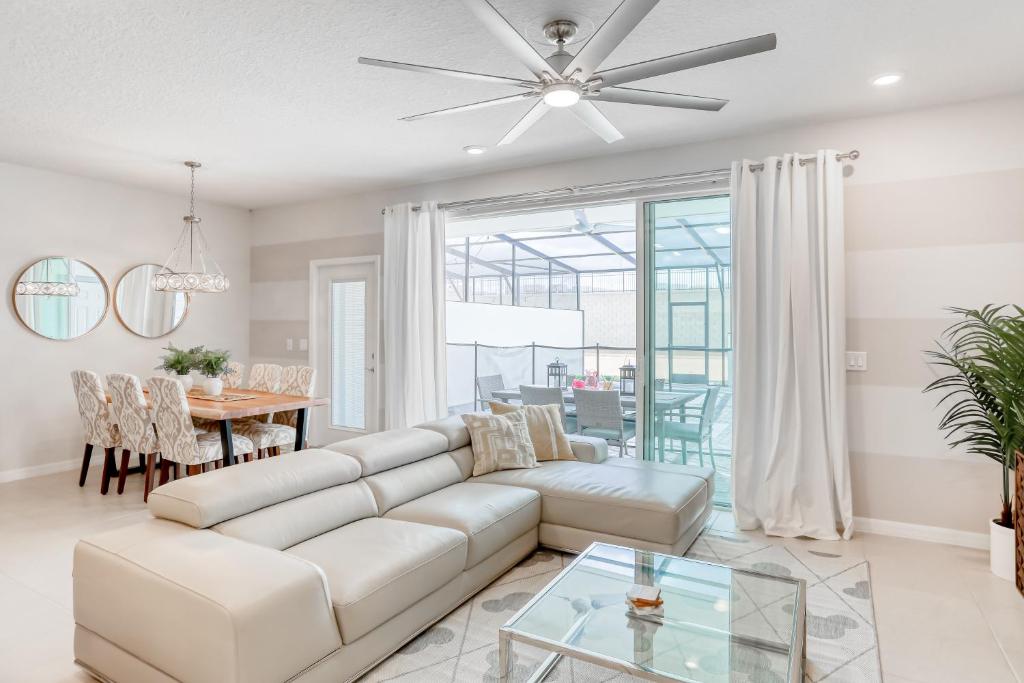 Make-Believe Magic — Hotel in Orlando (FL)