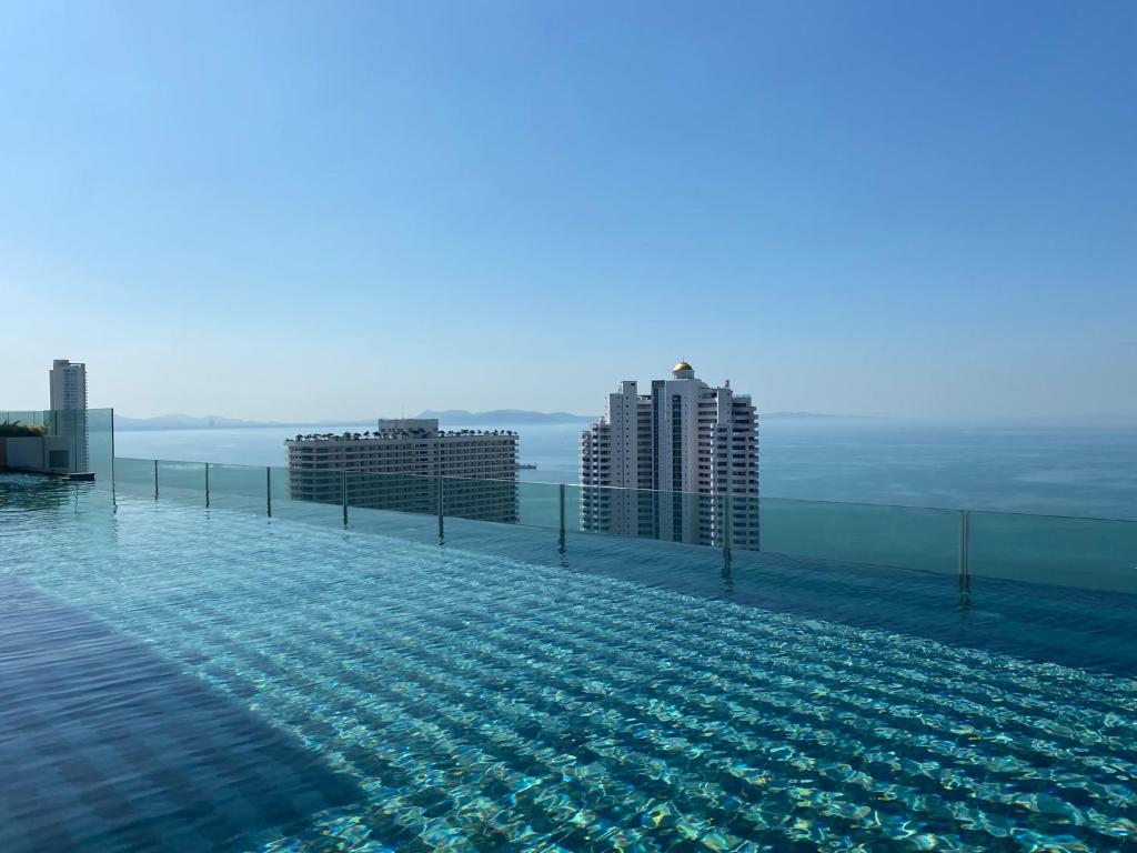 Riviera Jomtien Roomy 1-BDR Seaview Condo photo