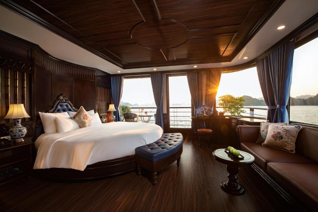 La Casta Regal Cruise photo