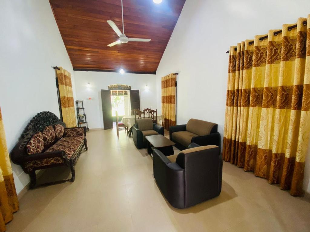 colonial bungalow photo
