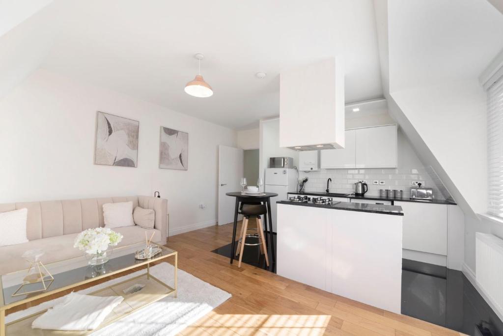 Spacious One Bed loft Apartment — Hotel in London