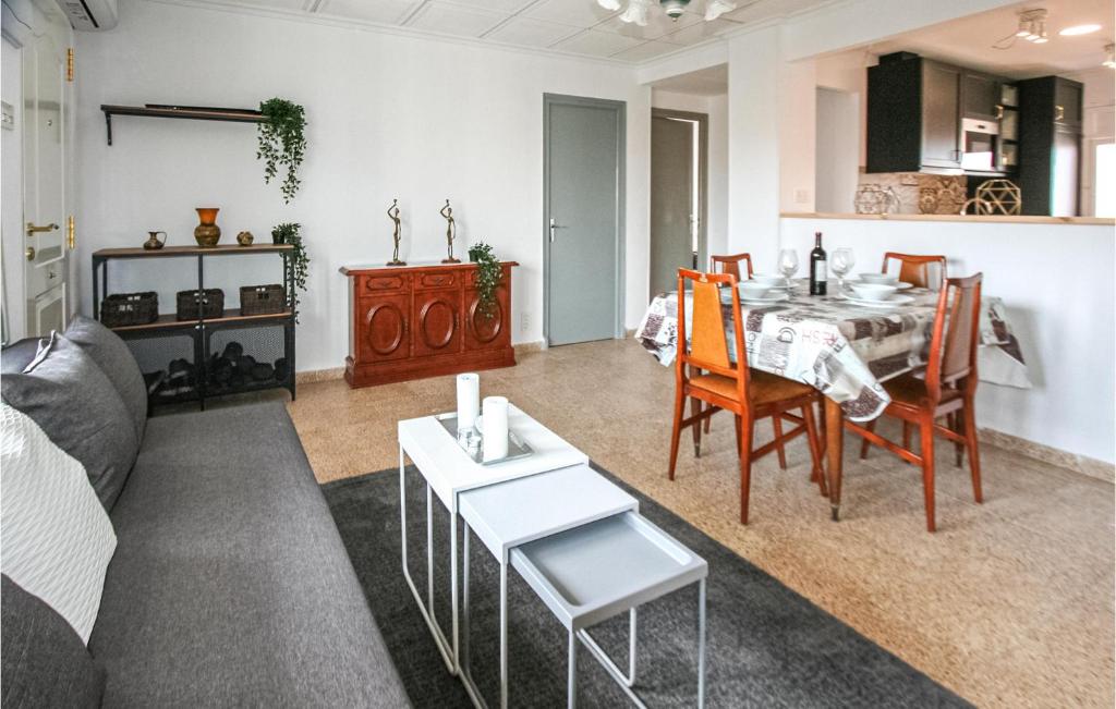Cozy Apartment In Santa Pola With Wifi - 2