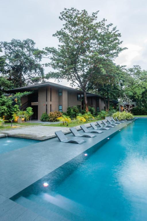 スイミングプール