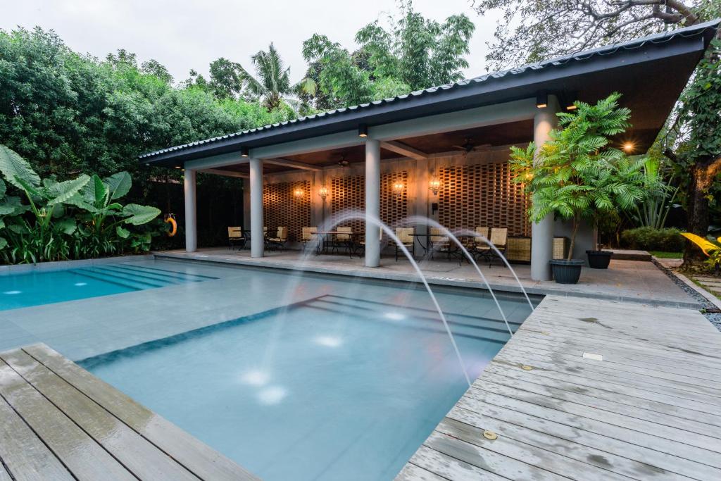 スイミングプール