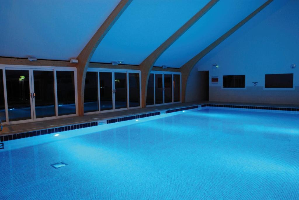 Luxury Hot Tub Lodge, Retallack Resort photo 4