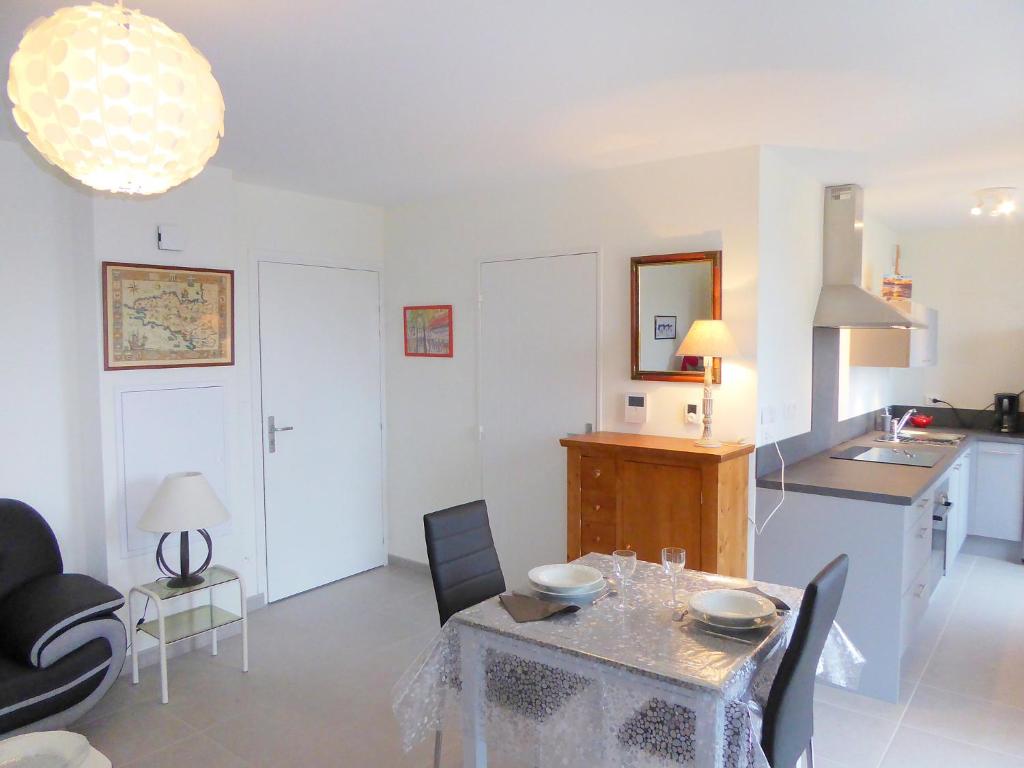 Studio Les Allées du Port by Interhome - 2