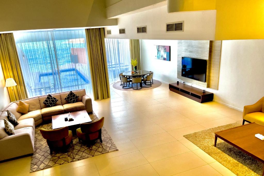 Shared lounge/TV area