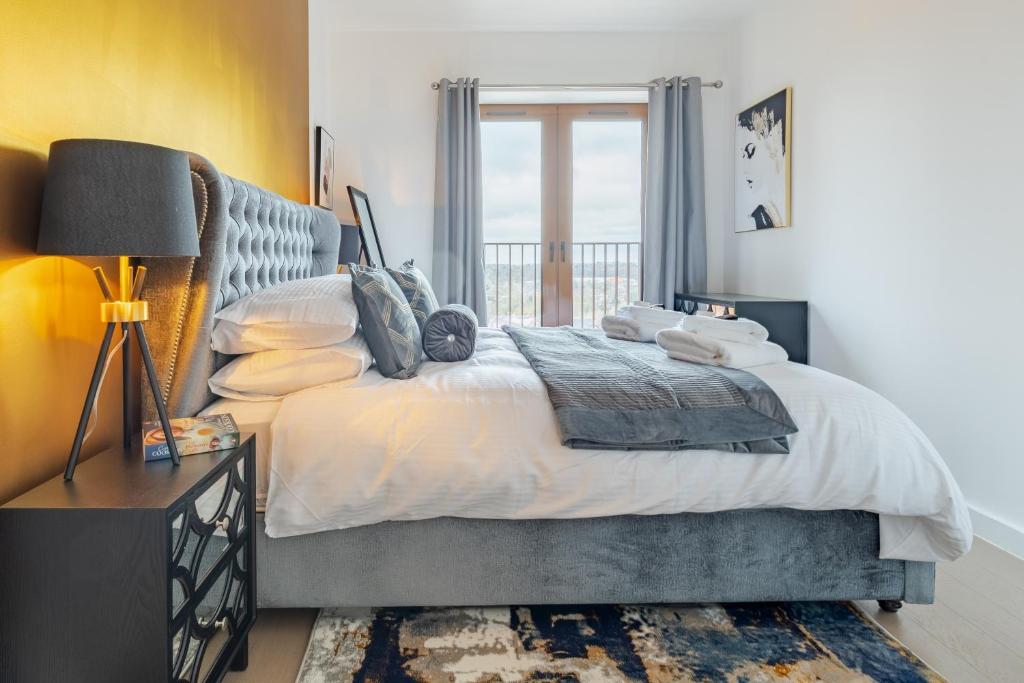 1 &amp; 2 Bedroom Apartments Available with LillyRose Serviced Apartments St Albans, Free Wifi, City Cen — Hotel in St Albans
