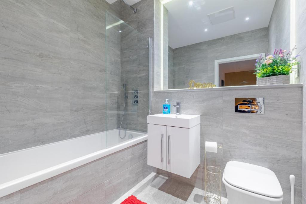 1 & 2 Bedroom Apartments Available with LillyRose Serviced Apartments St Albans, Free Wifi, City Cen photo