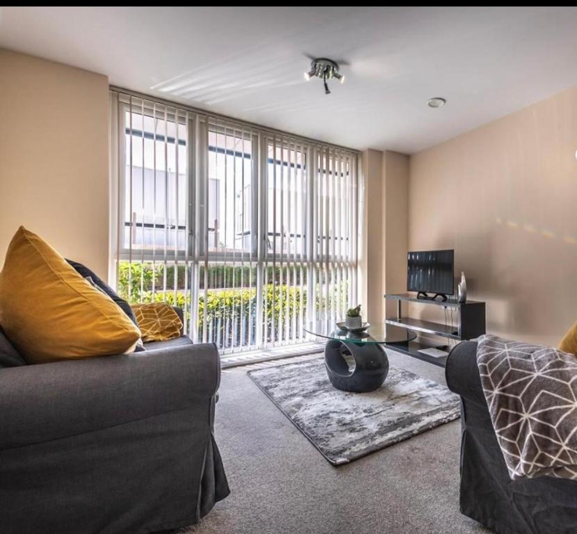 Stylish 2 bedroom Apartment-Short term lets &amp; Serviced Accomodation Reading — Hotel in Reading