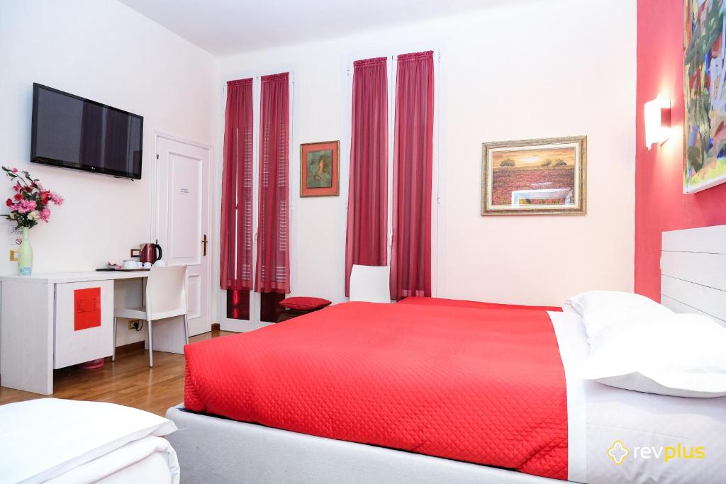 Lia Rooms - 4