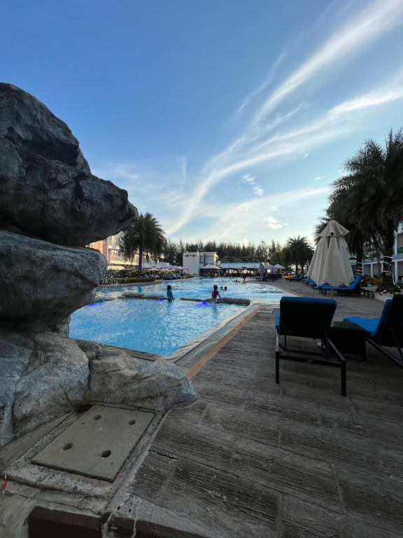 Grandblue Condominium#702 Seaview TopFloor MaePim Rayong photo