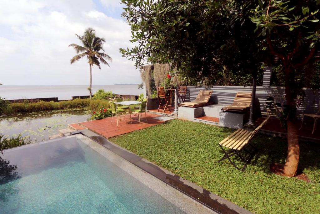 スイミングプール