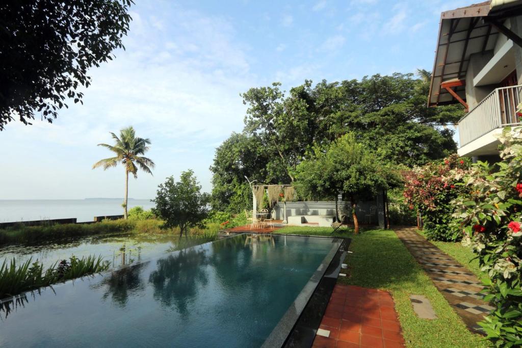 スイミングプール